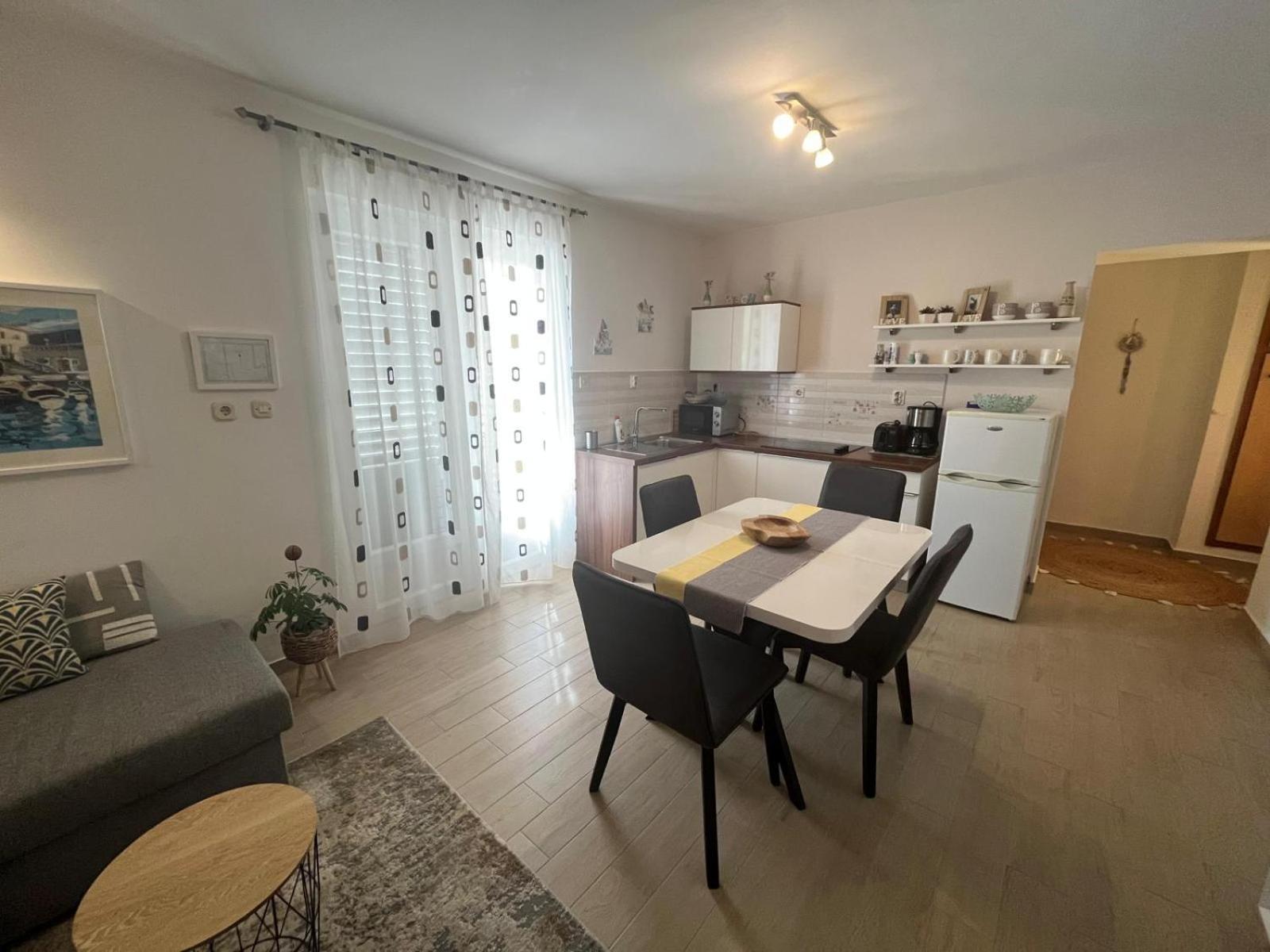 Apartmani Anica Risika Exterior photo