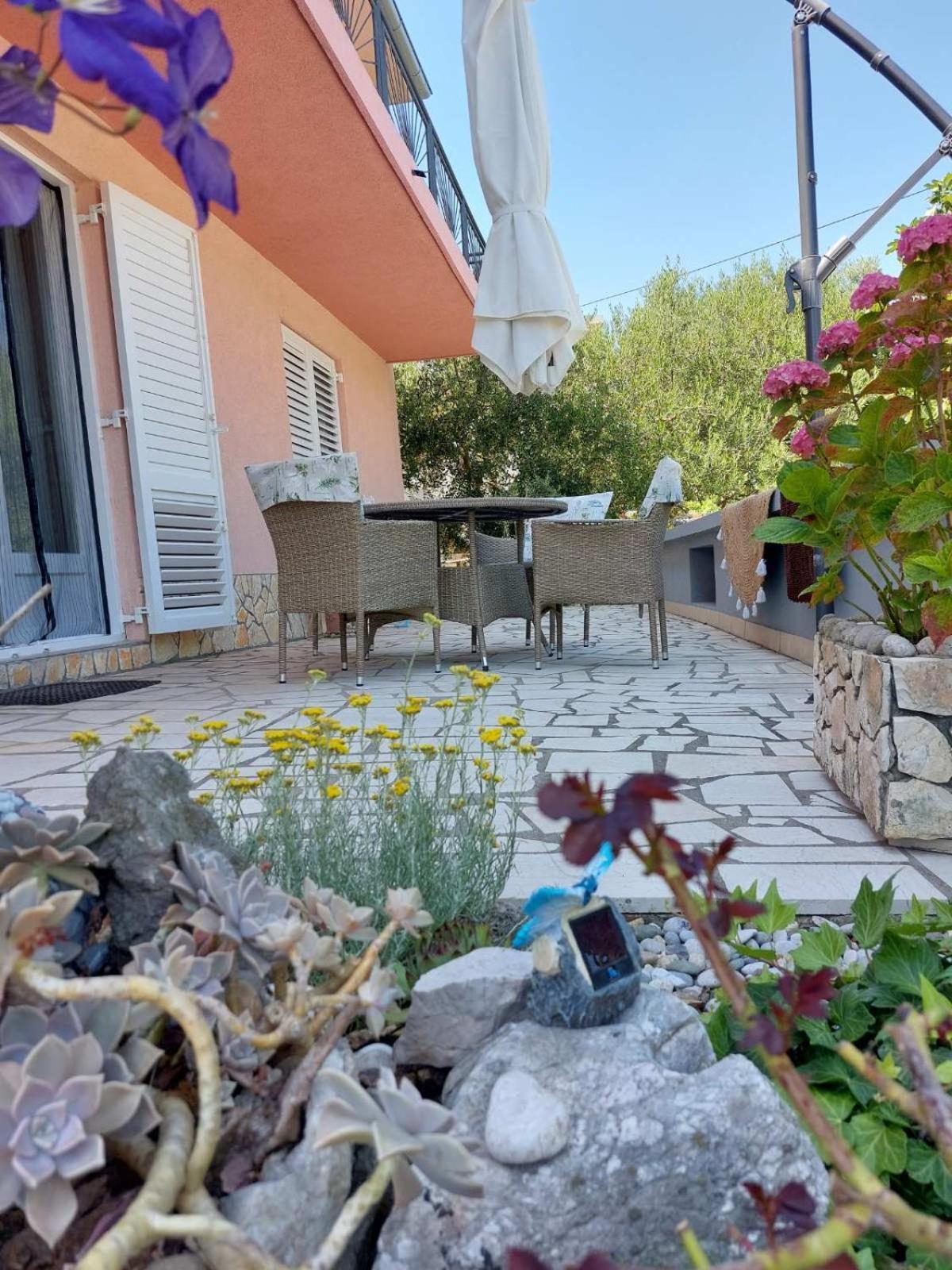 Apartmani Anica Risika Exterior photo